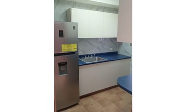 Venta de Casa con 3 pisos en Hato Pintado