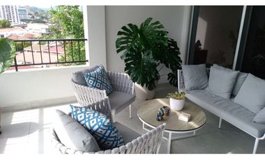 Venta de Casa con 3 pisos en Hato Pintado