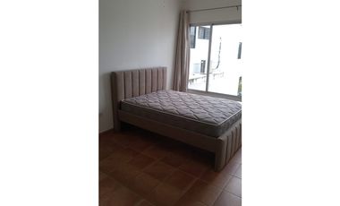 Venta de Casa con 3 pisos en Hato Pintado