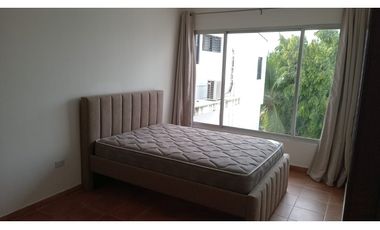 Venta de Casa con 3 pisos en Hato Pintado