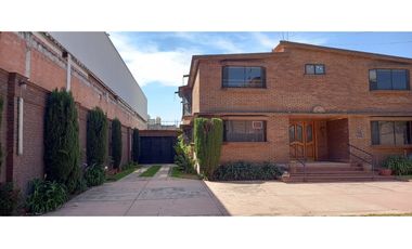 Casa en Venta con Uso Comercial en Casa Blanca Metepec