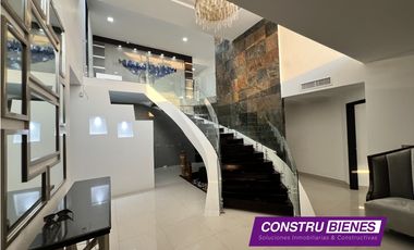 Exclusiva casa con piscina vista al mar en Urb. Marina Blue, Manta