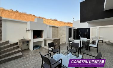 Exclusiva casa con piscina vista al mar en Urb. Marina Blue, Manta