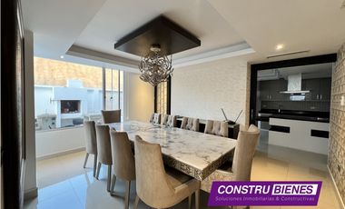 Exclusiva casa con piscina vista al mar en Urb. Marina Blue, Manta