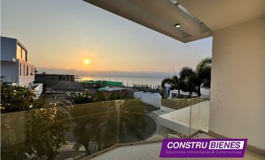 Exclusiva casa con piscina vista al mar en Urb. Marina Blue, Manta