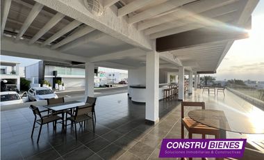 Exclusiva casa con piscina vista al mar en Urb. Marina Blue, Manta