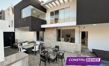 Exclusiva casa con piscina vista al mar en Urb. Marina Blue, Manta