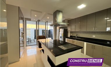 Exclusiva casa con piscina vista al mar en Urb. Marina Blue, Manta