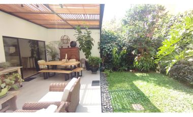 Venta de Casa Remodelada de 2 Niveles en Medellín Poblado Castropol