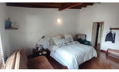 Venta de Casa Remodelada de 2 Niveles en Medellín Poblado Castropol