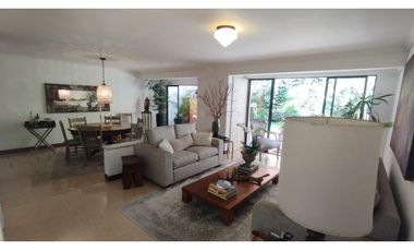 Venta de Casa Remodelada de 2 Niveles en Medellín Poblado Castropol