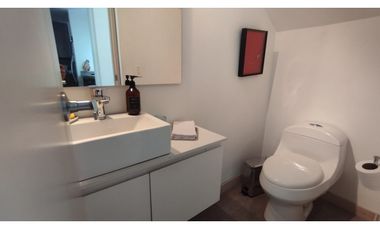 Venta de Casa Remodelada de 2 Niveles en Medellín Poblado Castropol