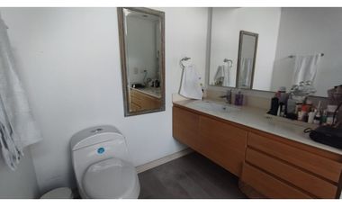 Venta de Casa Remodelada de 2 Niveles en Medellín Poblado Castropol