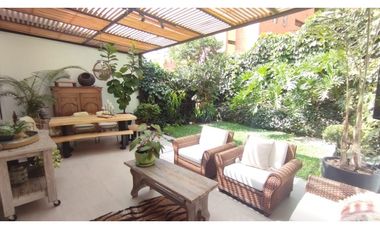 Venta de Casa Remodelada de 2 Niveles en Medellín Poblado Castropol