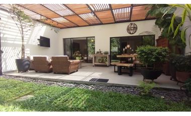Venta de Casa Remodelada de 2 Niveles en Medellín Poblado Castropol
