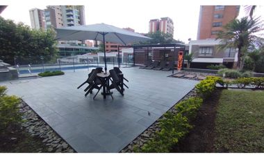 Venta de Casa Remodelada de 2 Niveles en Medellín Poblado Castropol