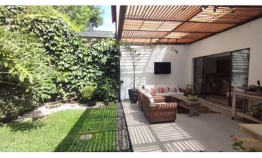 Venta de Casa Remodelada de 2 Niveles en Medellín Poblado Castropol