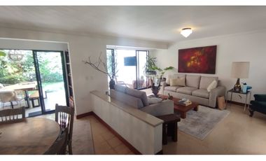 Venta de Casa Remodelada de 2 Niveles en Medellín Poblado Castropol