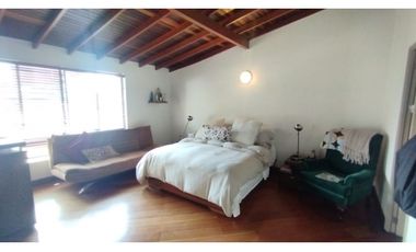 Venta de Casa Remodelada de 2 Niveles en Medellín Poblado Castropol