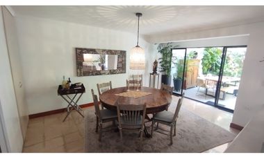 Venta de Casa Remodelada de 2 Niveles en Medellín Poblado Castropol