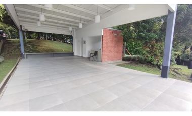 Venta de Casa Remodelada de 2 Niveles en Medellín Poblado Castropol