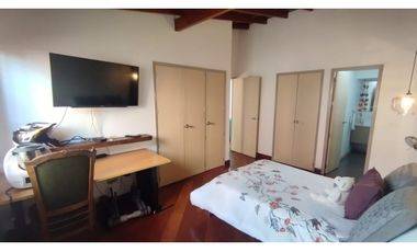 Venta de Casa Remodelada de 2 Niveles en Medellín Poblado Castropol