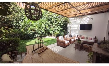 Venta de Casa Remodelada de 2 Niveles en Medellín Poblado Castropol
