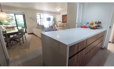 Venta de Casa Remodelada de 2 Niveles en Medellín Poblado Castropol
