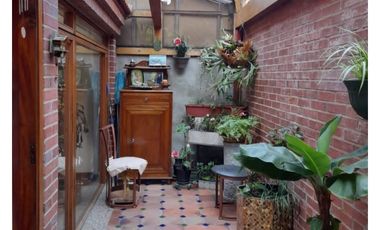 Casa de tres niveles en venta en Colina Campestre