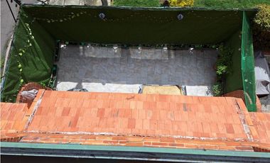 Casa de tres niveles en venta en Colina Campestre