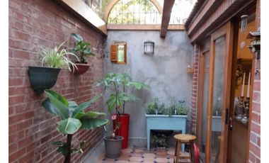 Casa de tres niveles en venta en Colina Campestre