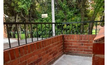 Casa de tres niveles en venta en Colina Campestre