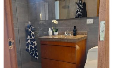Casa de tres niveles en venta en Colina Campestre