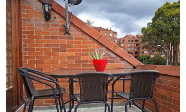 Casa de tres niveles en venta en Colina Campestre