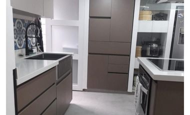 Casa de tres niveles en venta en Colina Campestre