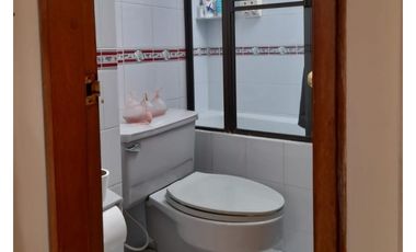 Casa de tres niveles en venta en Colina Campestre
