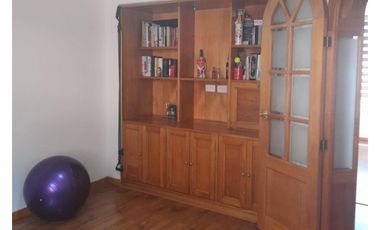 Casa de tres niveles en venta en Colina Campestre
