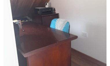 Casa de tres niveles en venta en Colina Campestre