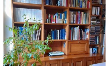 Casa de tres niveles en venta en Colina Campestre