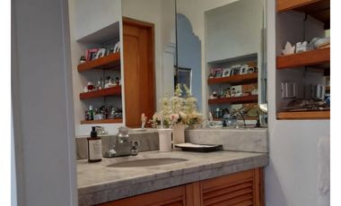 Casa de tres niveles en venta en Colina Campestre