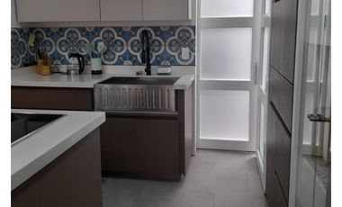 Casa de tres niveles en venta en Colina Campestre