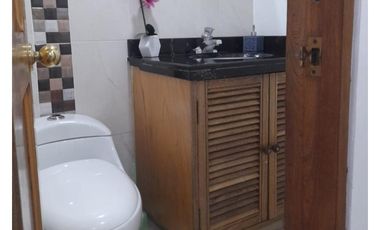 Casa de tres niveles en venta en Colina Campestre