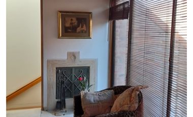 Casa de tres niveles en venta en Colina Campestre