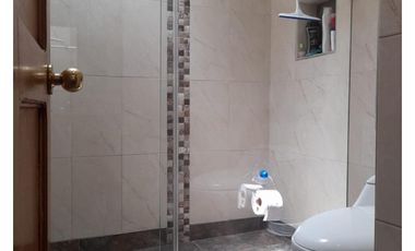 Casa de tres niveles en venta en Colina Campestre