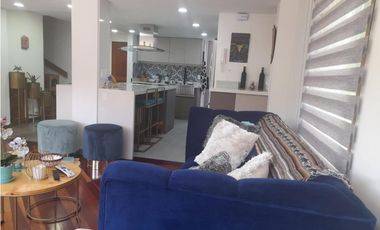 Casa de tres niveles en venta en Colina Campestre