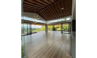 Se vende espectacular finca sector aeropuerto para estrenar