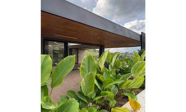 Se vende espectacular finca sector aeropuerto para estrenar
