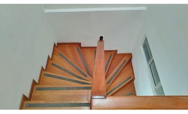 VENTA O RENTA CASA AMPLIA EN SECTOR COMERCIAL EN PINARES PEREIRA