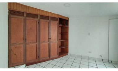 VENTA O RENTA CASA AMPLIA EN SECTOR COMERCIAL EN PINARES PEREIRA