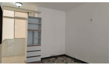 VENTA O RENTA CASA AMPLIA EN SECTOR COMERCIAL EN PINARES PEREIRA